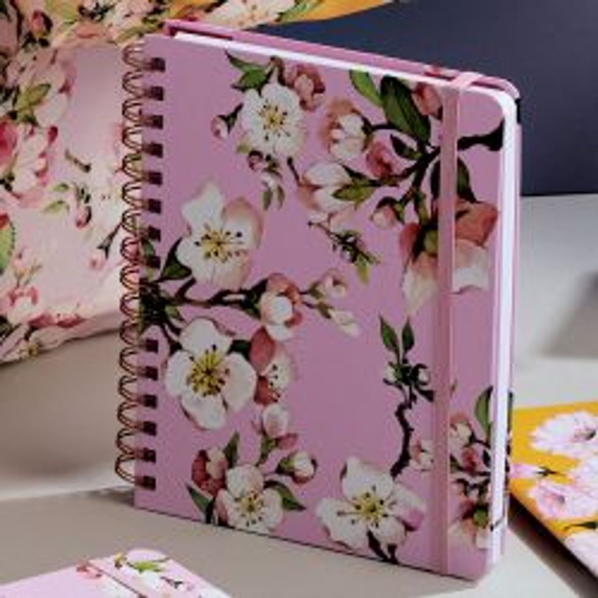 Cedon Notebook Wire A5 Cherry Blossom Pink - Notesbog