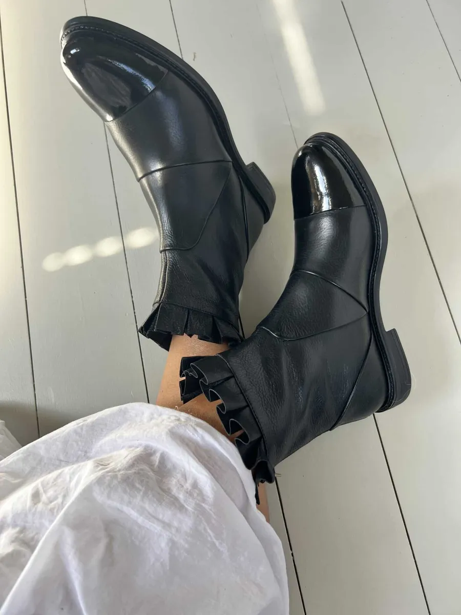 Copenhagen Shoes, Boot, Margaret - Black With Patent Toe 41