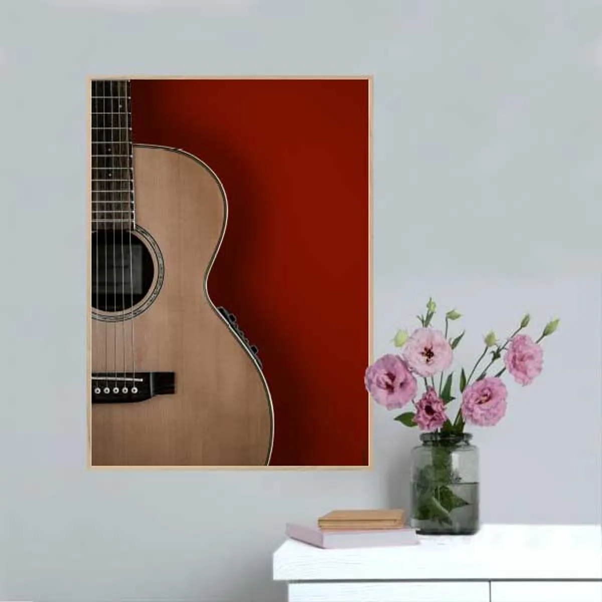 Fotoplakat Akustisk guitar med rød baggrund - 15 x 21 cm / XS / lodret