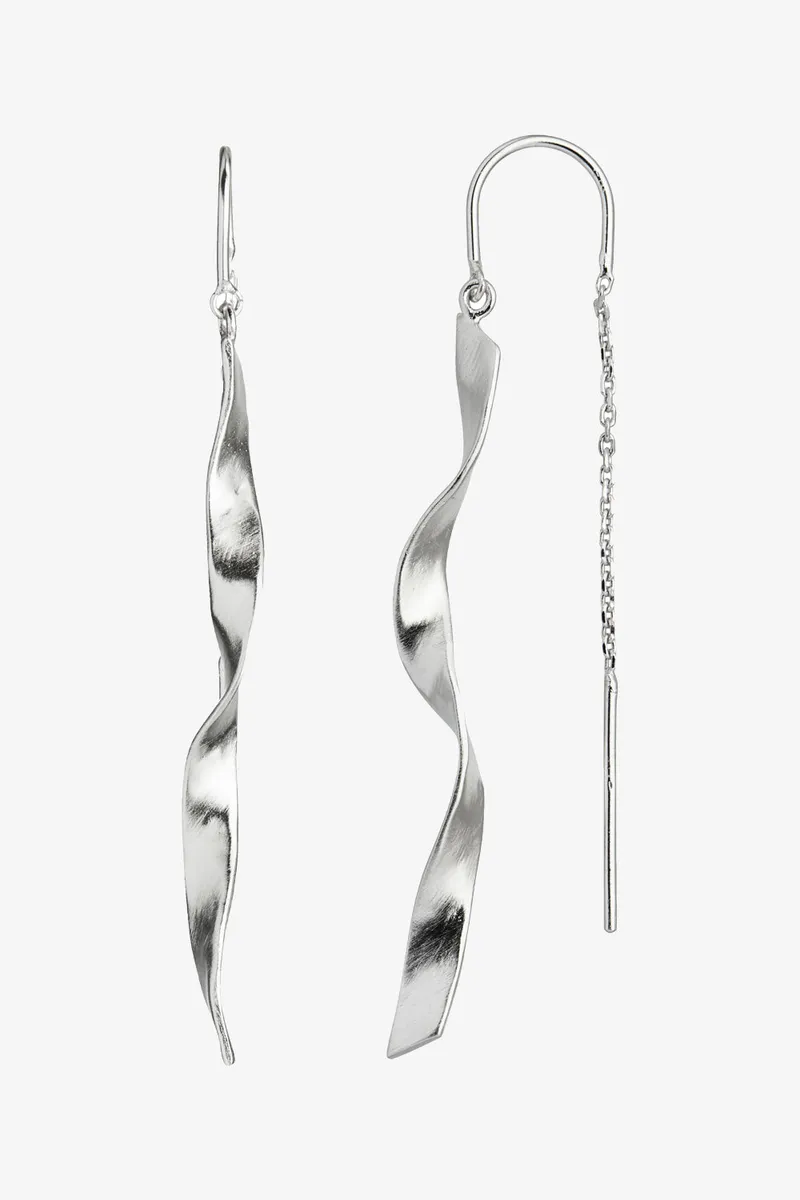 Long Twisted Hammered Earring with Chain - Silver - Stine A - Sølv One Size