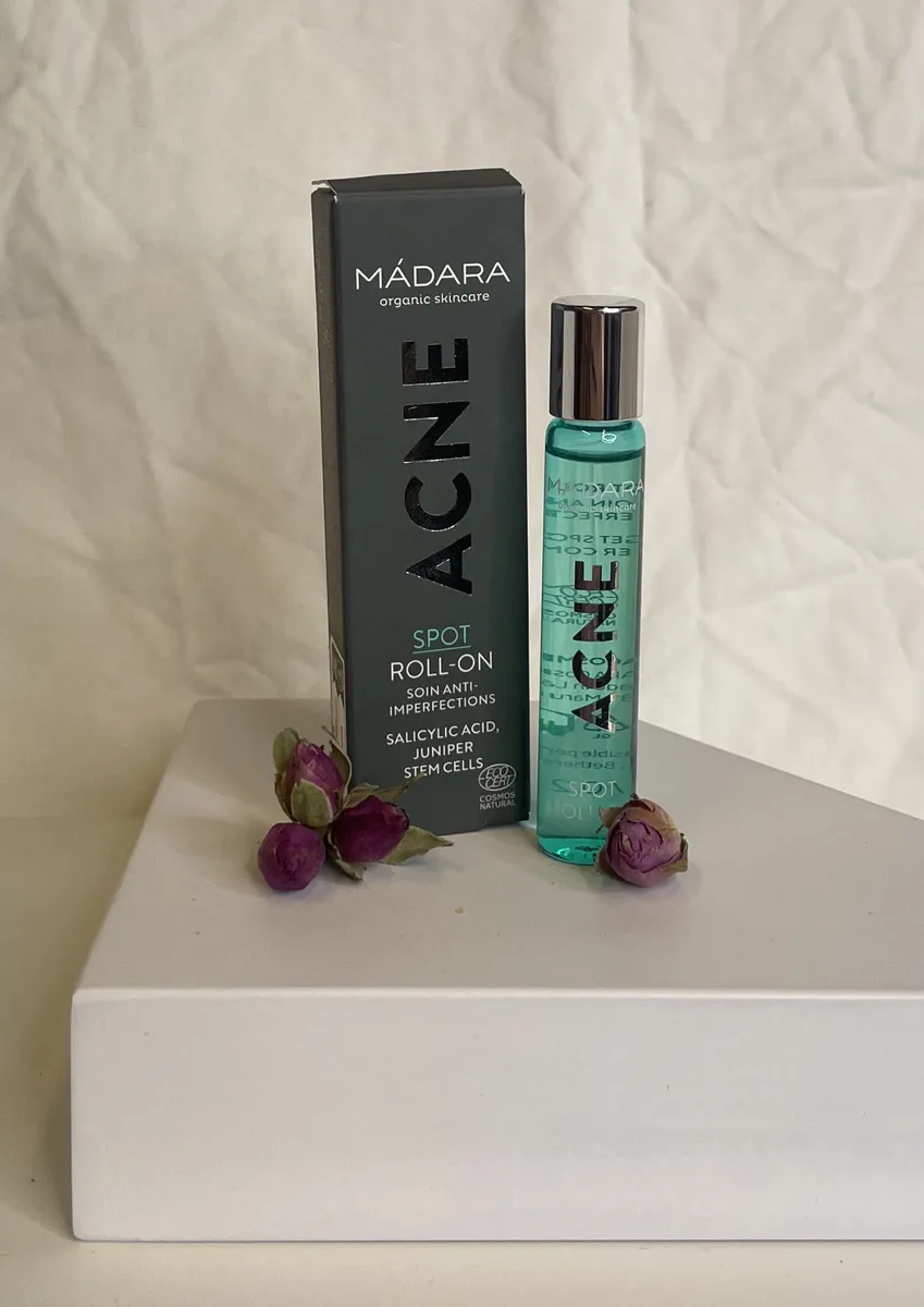 MADARA ACNE Spot Roll-on