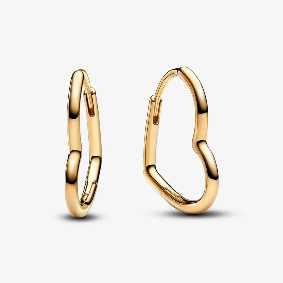 Moments Asymmetrical Heart Hoop Unik Metalblanding Øreringe fra Pandora