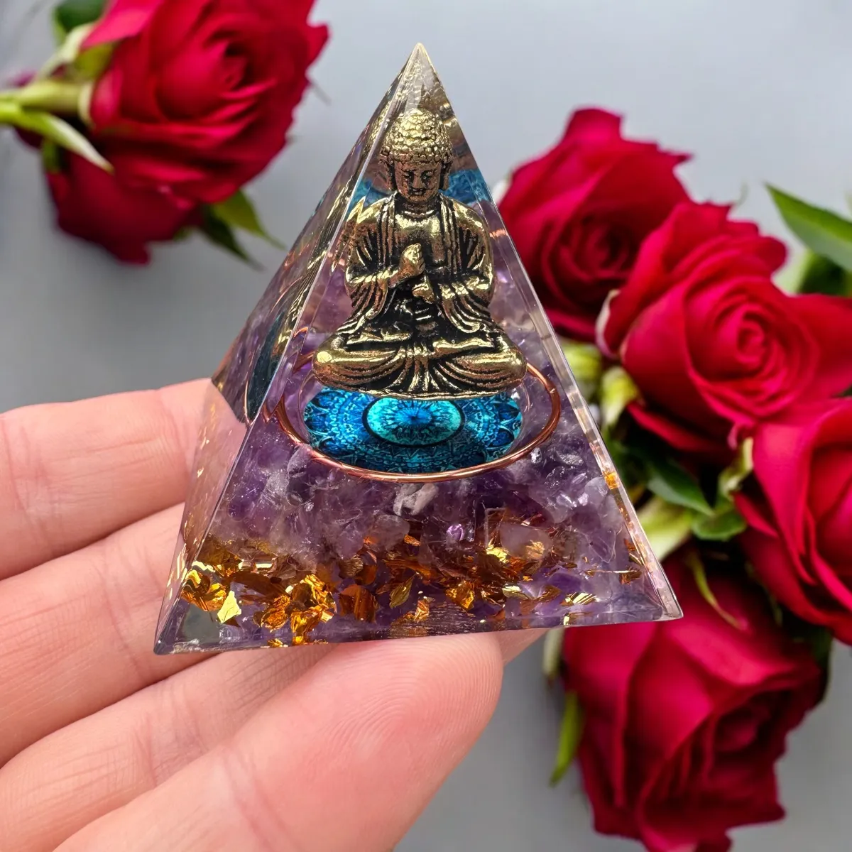 Orgone pyramide med ametyst og buddha