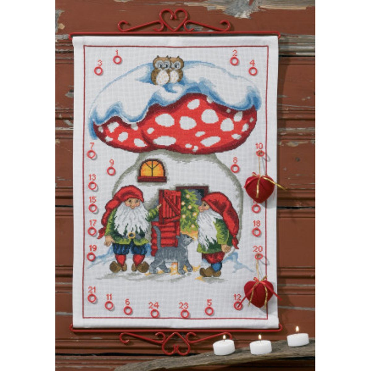 Permin Broderikit Aida Julekalender Nisser med Kat 38x53cm