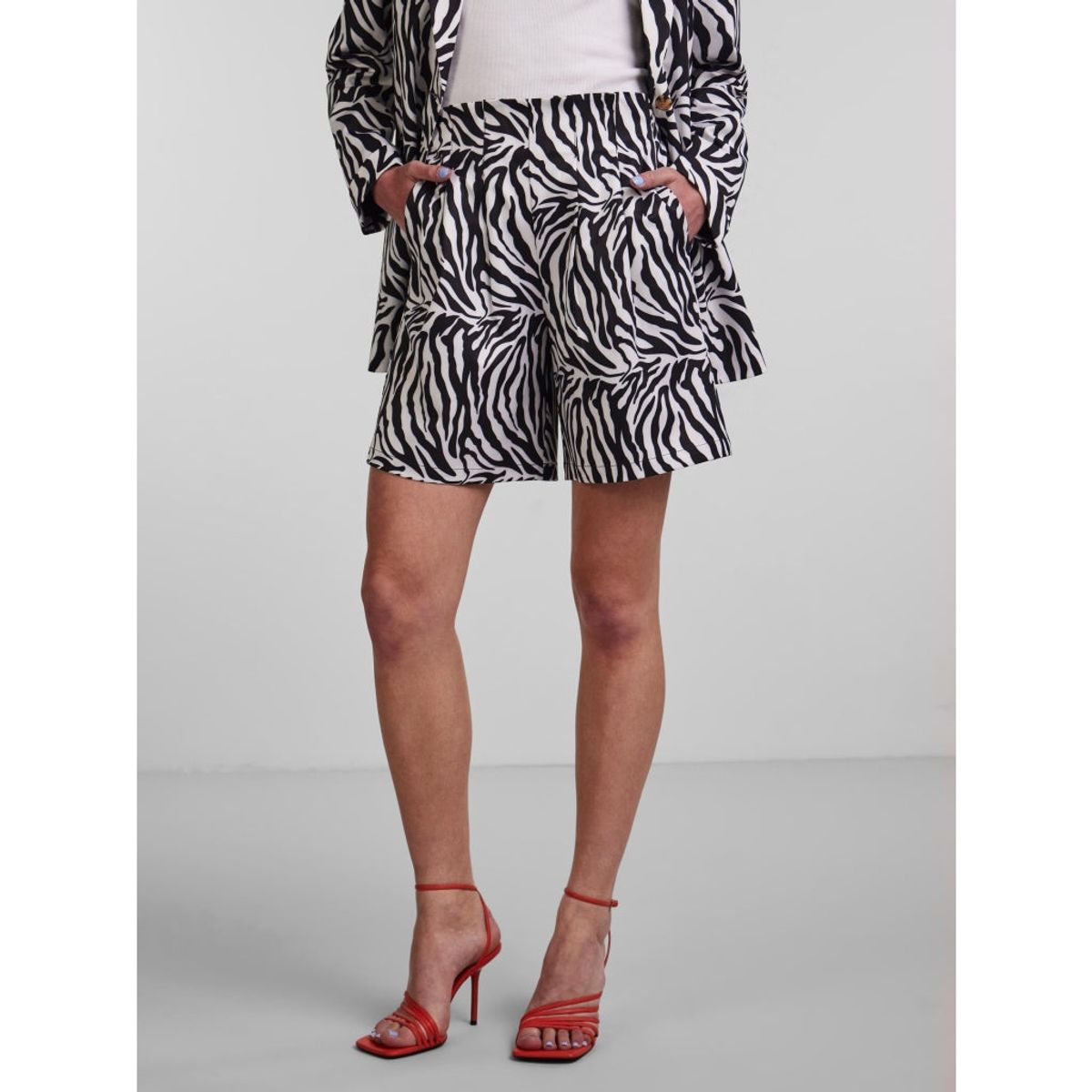 Pieces dame shorts PCSIZE - Bright White Black Zebra