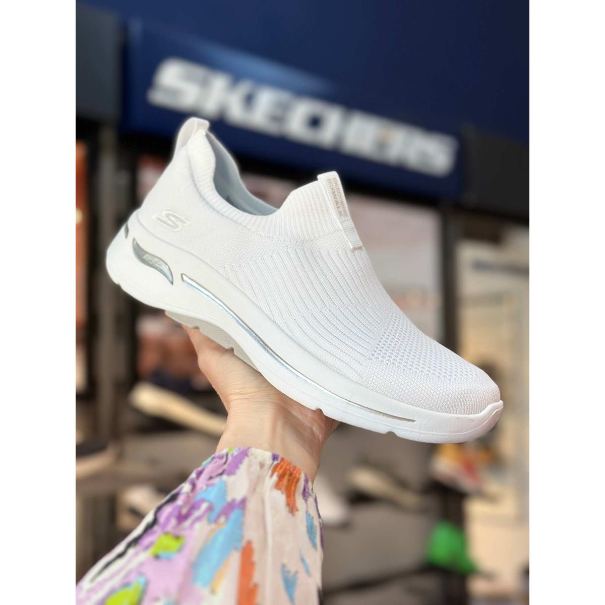 Skechers GOwalk Arch Fit Slip On - Iconic White 37