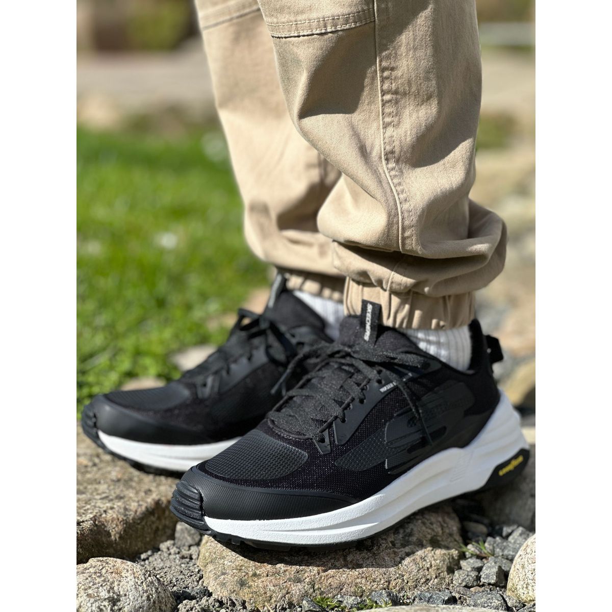 SKECHERS, Herre, Mens Global Jogger - Covert - Water Repellent- Black/White 41