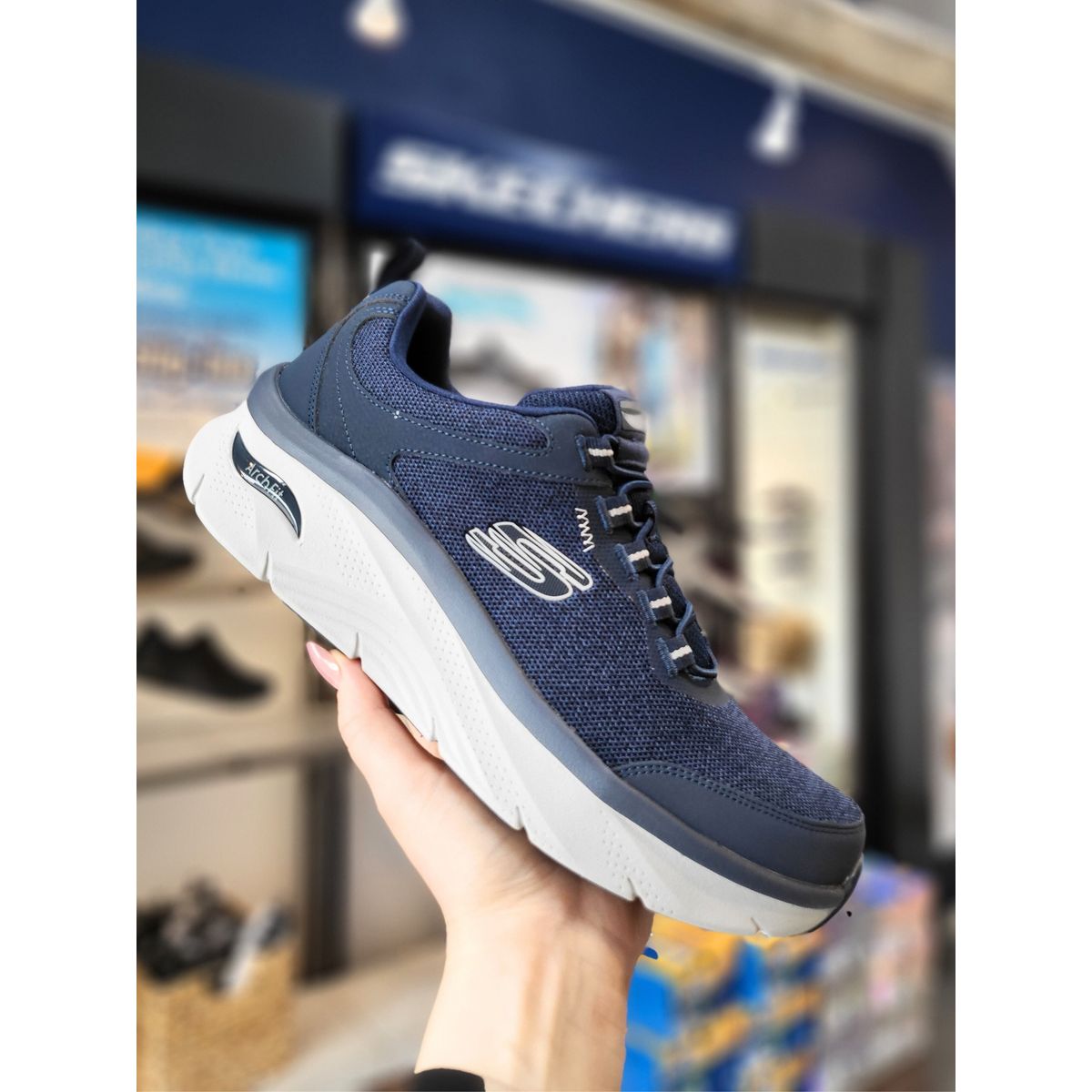 SKECHERS - Relaxed Fit: Arch Fit D'Lux - Greeley - Navy 41