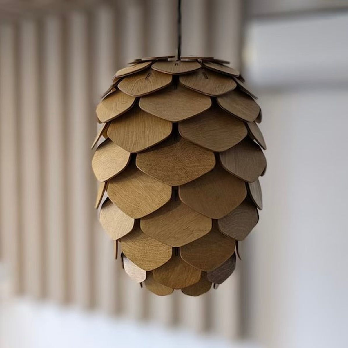 Wooden Pinecone lampe - Fineret eg