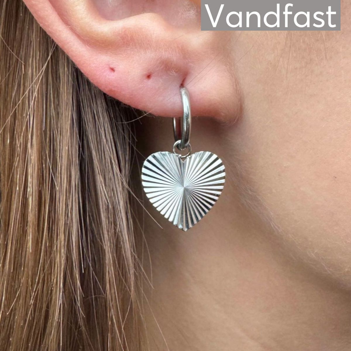 ANNEBRAUNER Sun Texture Heart Earrings