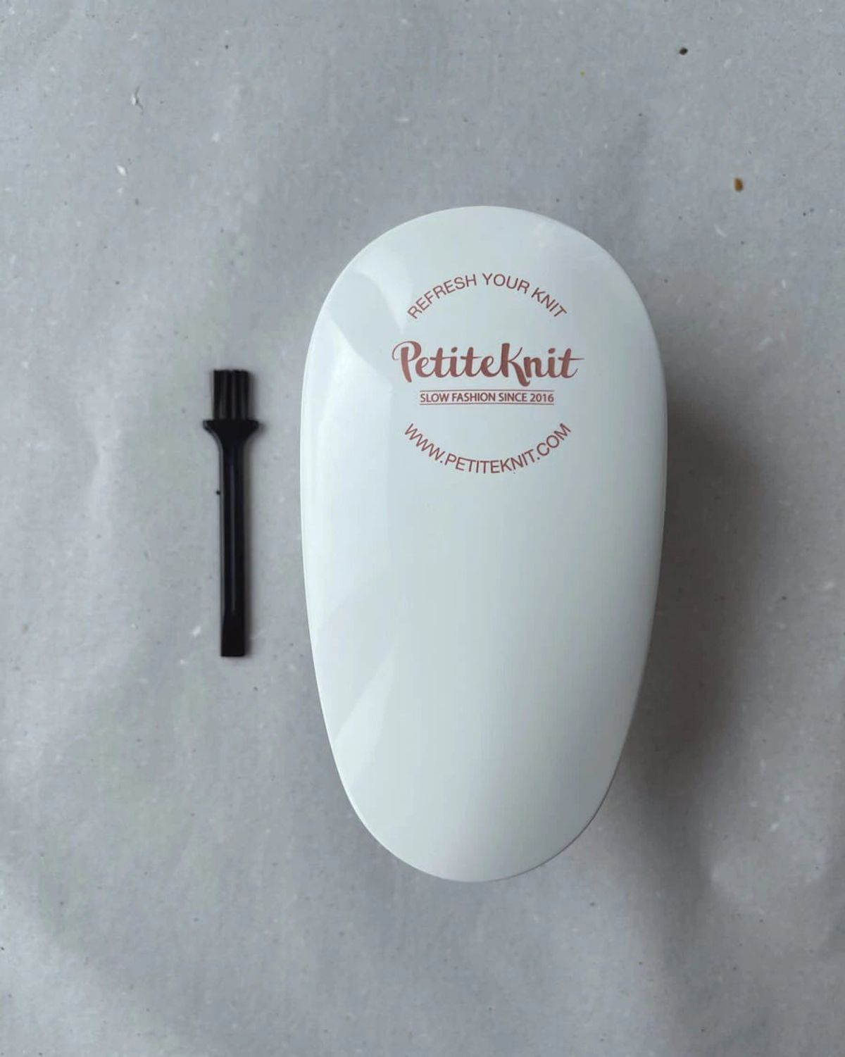 "Refresh Your Knit With PetiteKnit" - Lint Remover