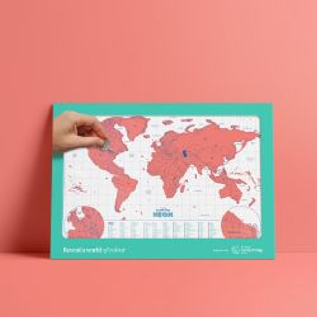 Luckies of London Scratch Map Neon Coral - Kort