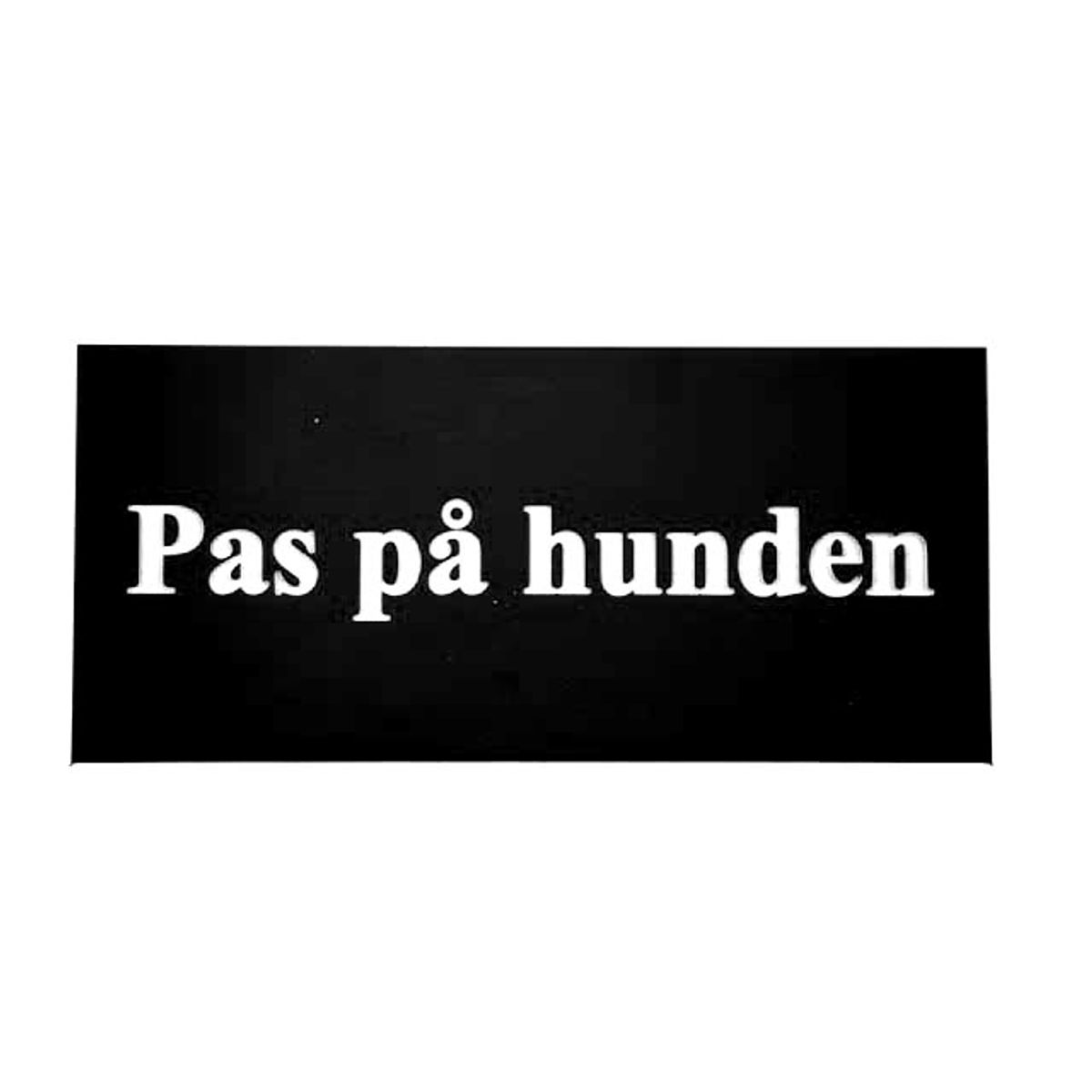 Skilt: PAS PÅ HUNDEN.