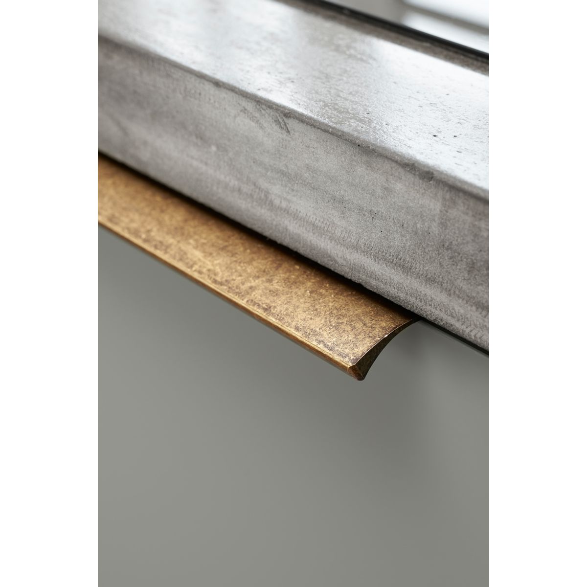 Furnipart - Edge Straight - greb i Aluminium Antik messing CC60mm L100mm B