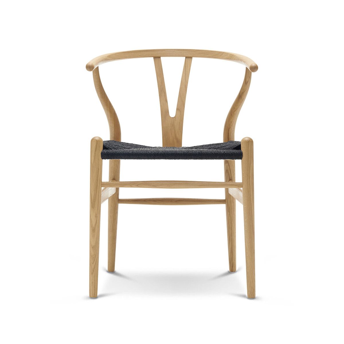 Y-stol CH24, Eg lak med sort flet af Hans J. Wegner