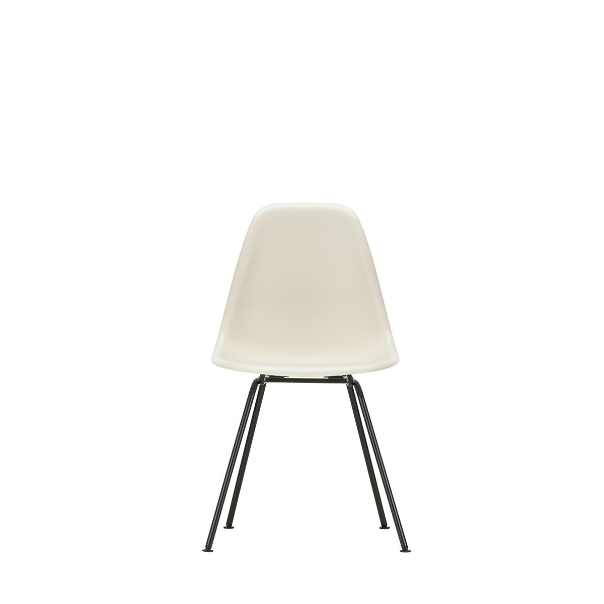 Eames Plastic Side Chair DSX, sort pulverlakeret fra Vitra (Pebble)