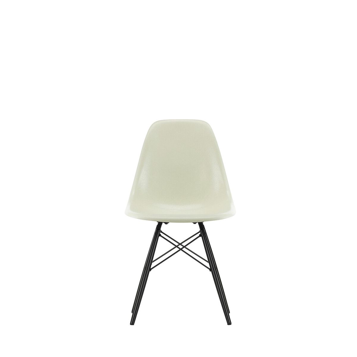 Eames Fiberglass Chair DSW, sortlakeret ahorn fra Vitra (Eames Parchment)