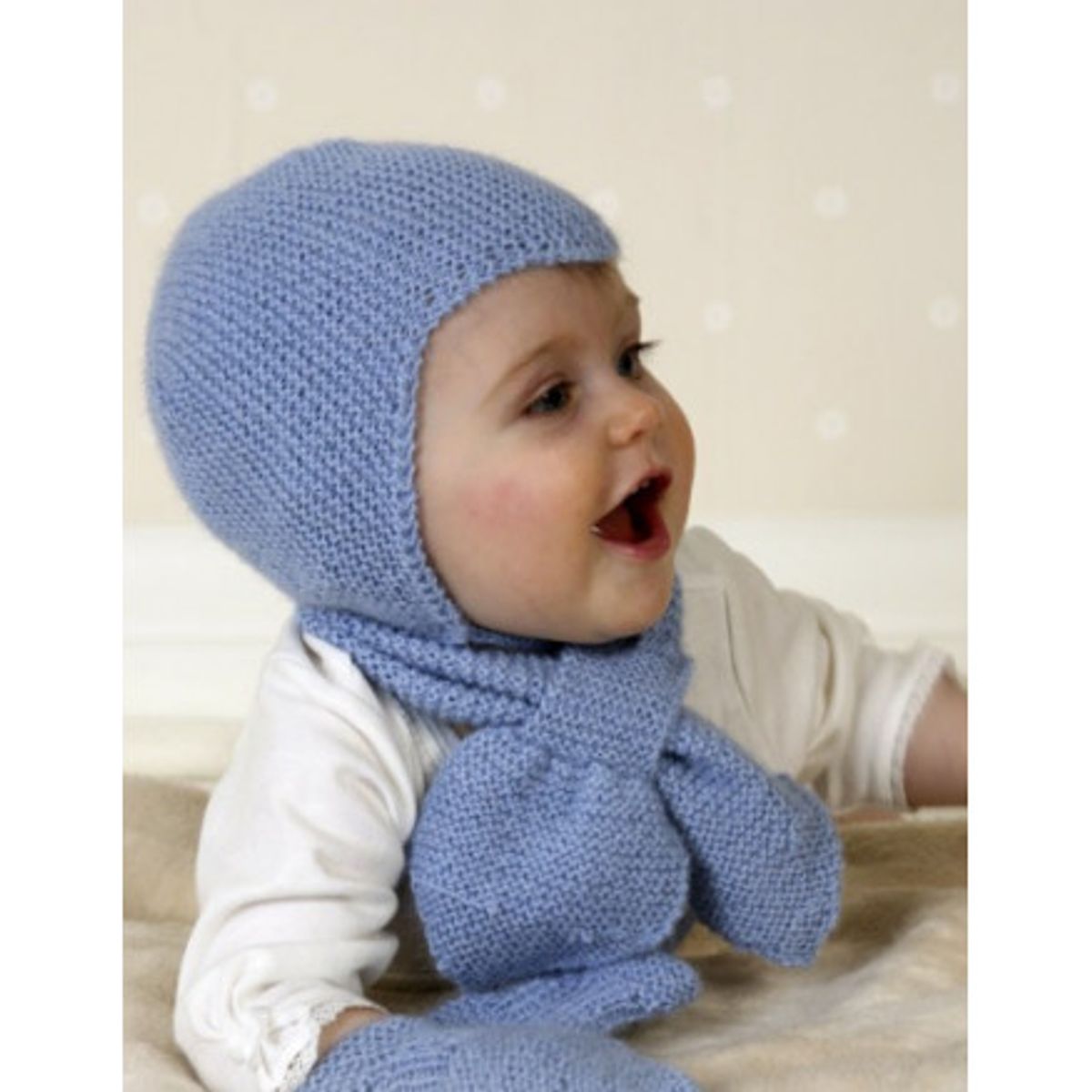 Baby Aviator Hat by DROPS Design - Djævlehue, Halstørklæde og Vanter S - 6/9 mdr