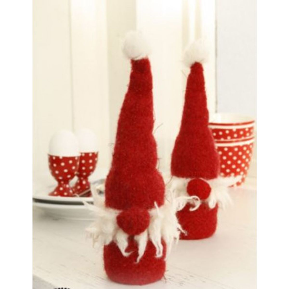 Egg Sitters by DROPS Design - Filtet Nisse Julepynt Strikkeopskrift 23 - 23 cm