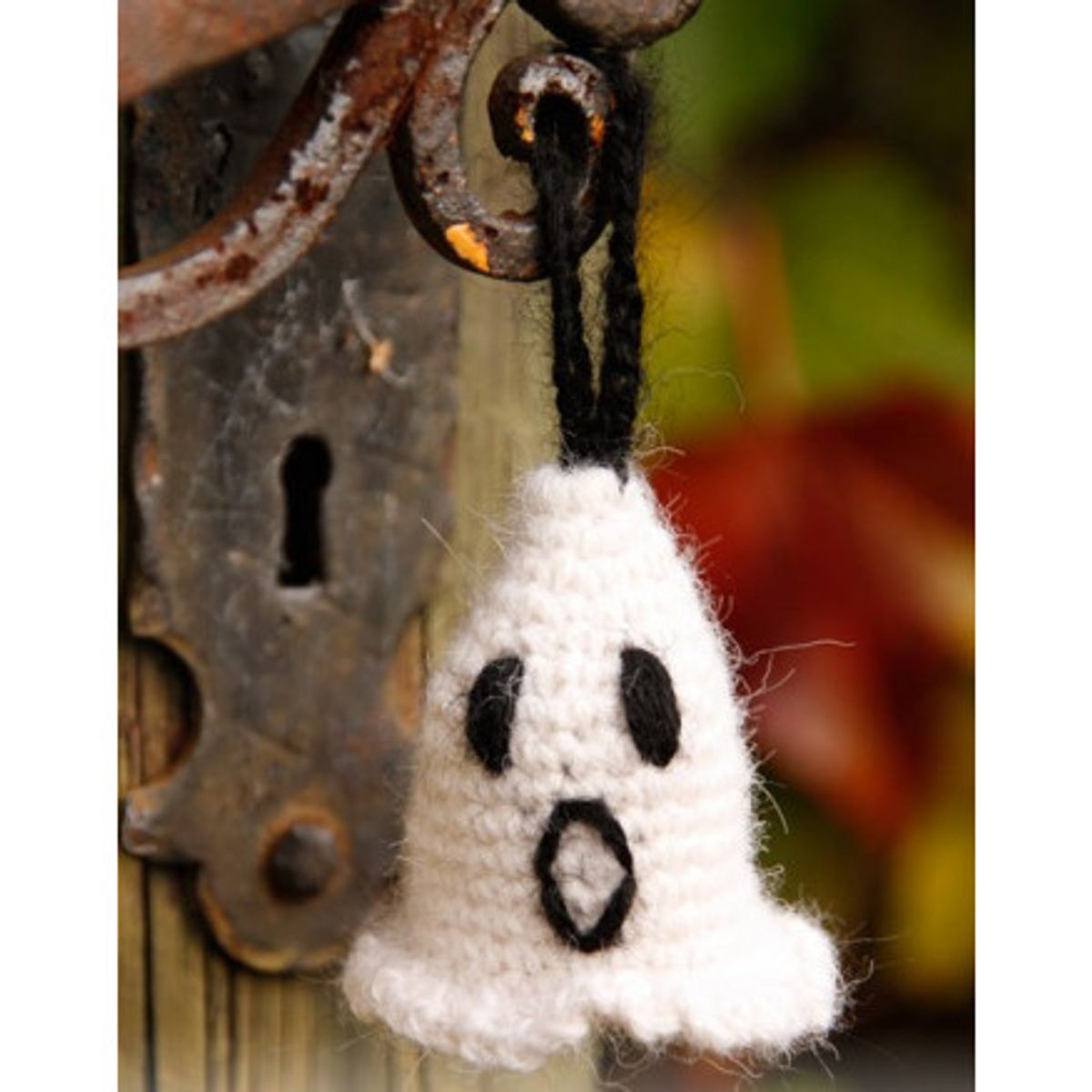 Casper by DROPS Design - Halloween Pynt Hækleopskrift 4 cm - Casper by DROPS Design