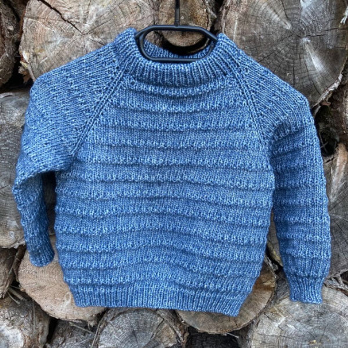 Struktur Sweater af Knit by Nees - Garnpakke til Struktur Sweater, str - 6 år