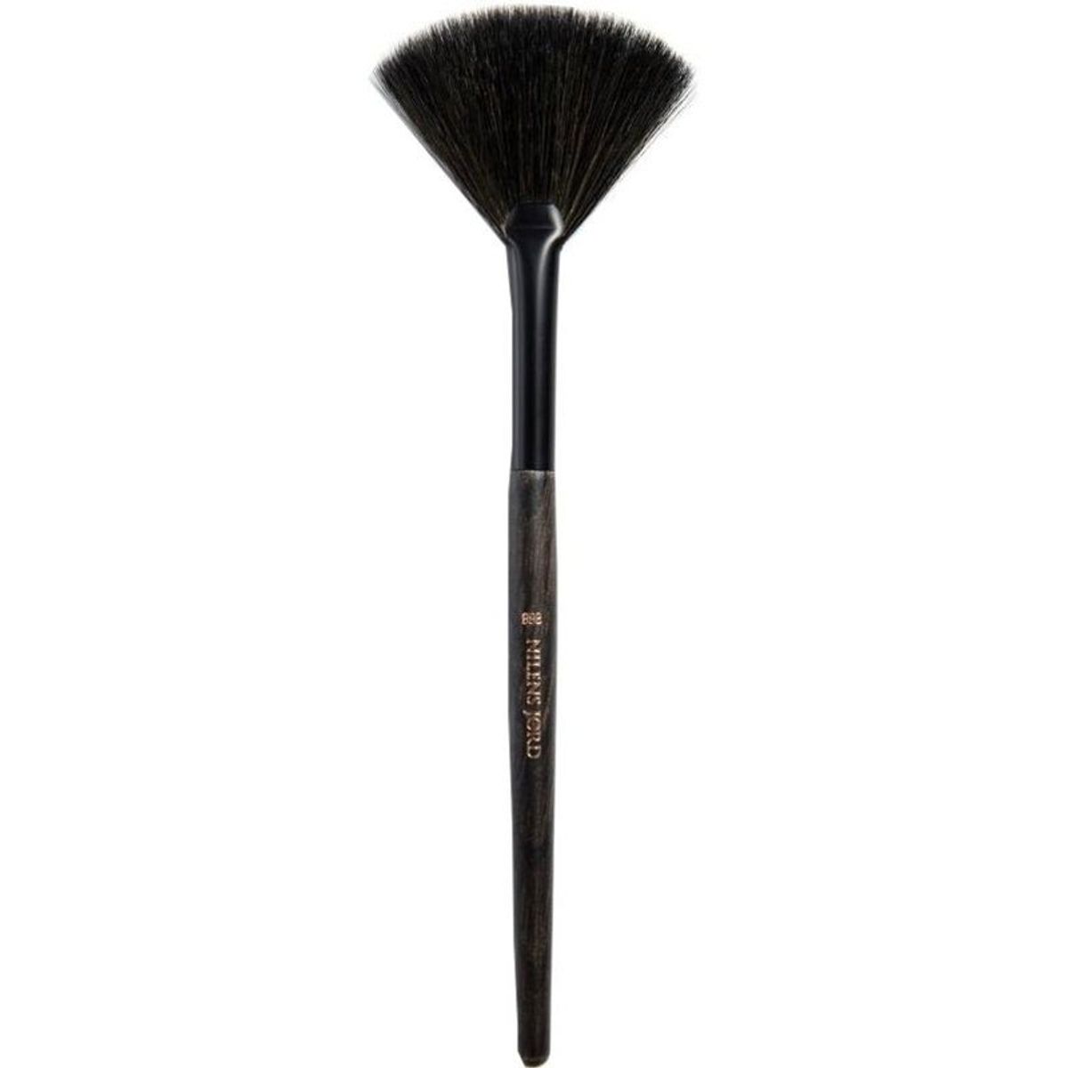 Nilens Jord Pure Collection Fan Brush No. 888