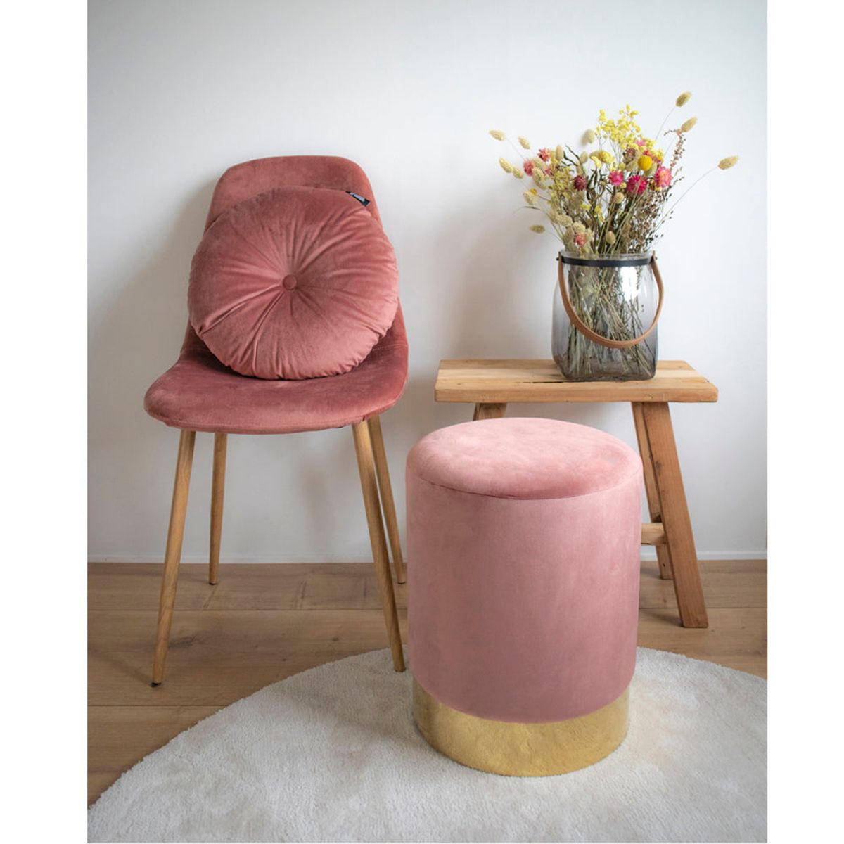 Gamby - Puf i rosa velour med messing farvet kant HN1214