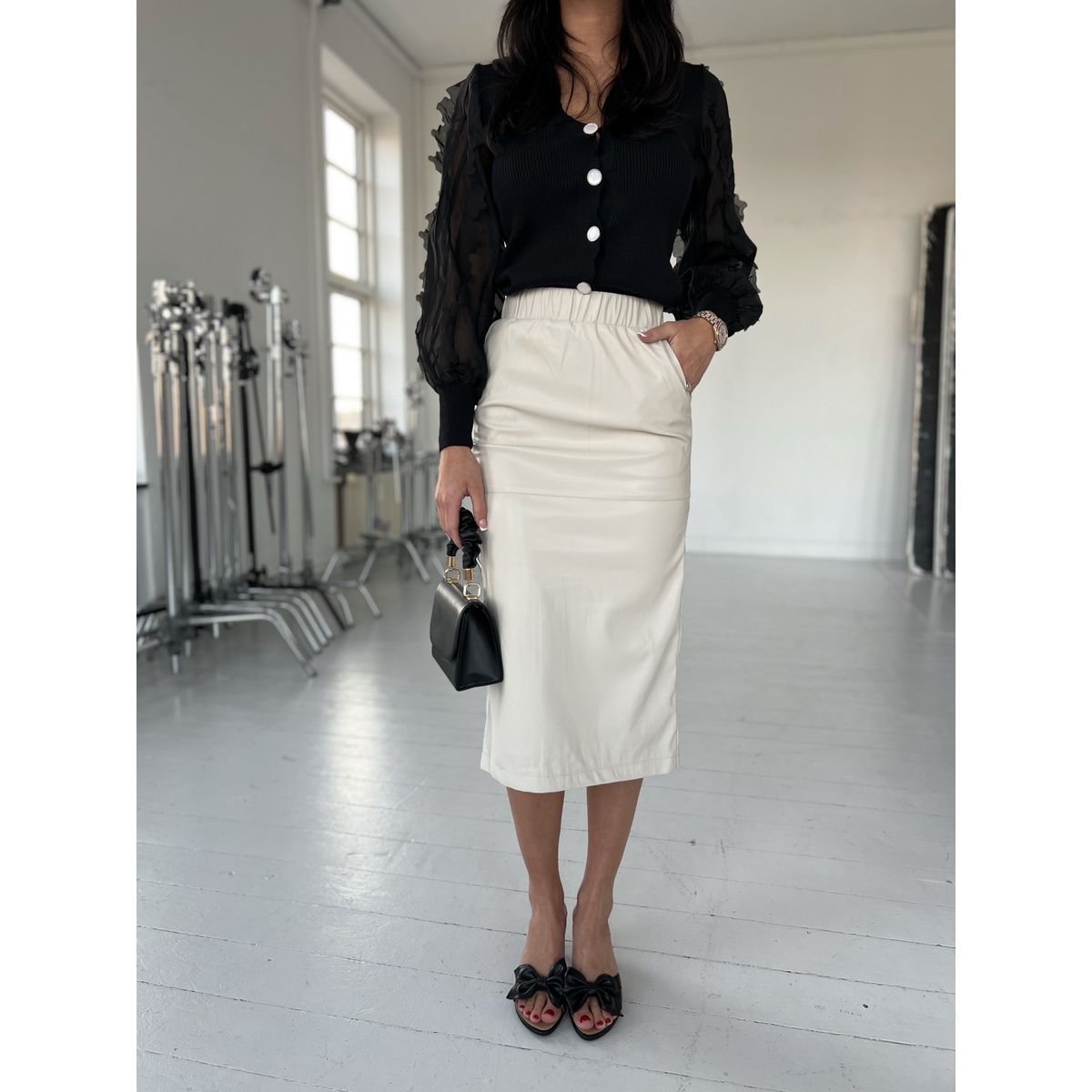 Rosy beige imitated leather skirt