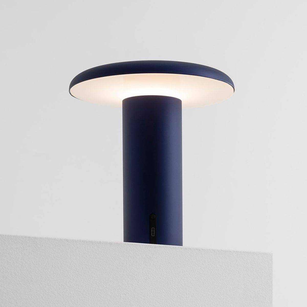 Takku Bordlampe Anodiseret Blå - Artemide